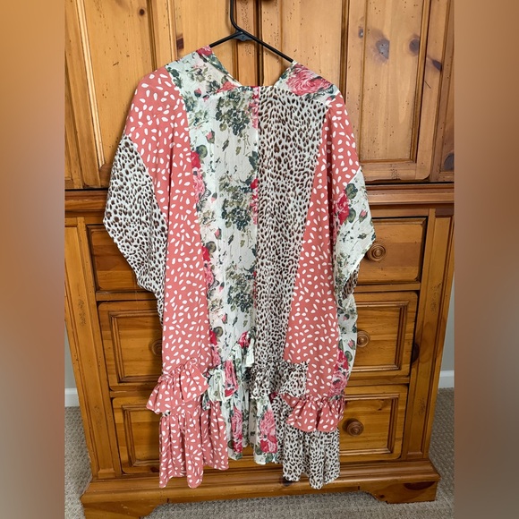 Umgee Mixed Floral and Leopard Print Lightweight Kimono in Rose and Green - Picture 3 of 3
